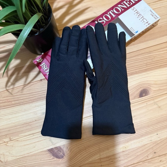 Isotoner Black Women’s Water Repellent Gloves - Picture 6 of 8